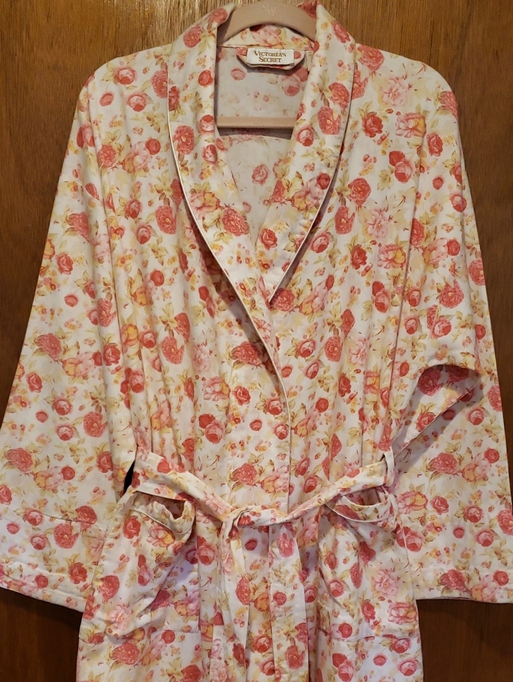 Vintage 90&rsquo;s 100% Cotton Victoria&rsquo;s Secret Garden Rose Floral Robe With Tie.