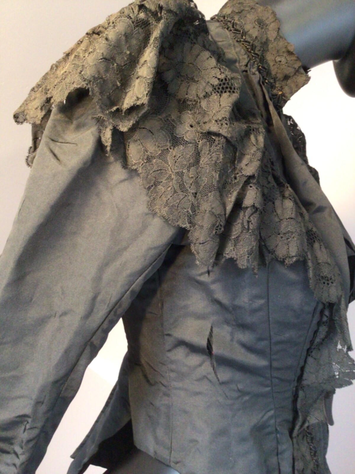 Authentic Vintage Victorian 1880s Black Silk and Lace Ladies Bodice (E-22)