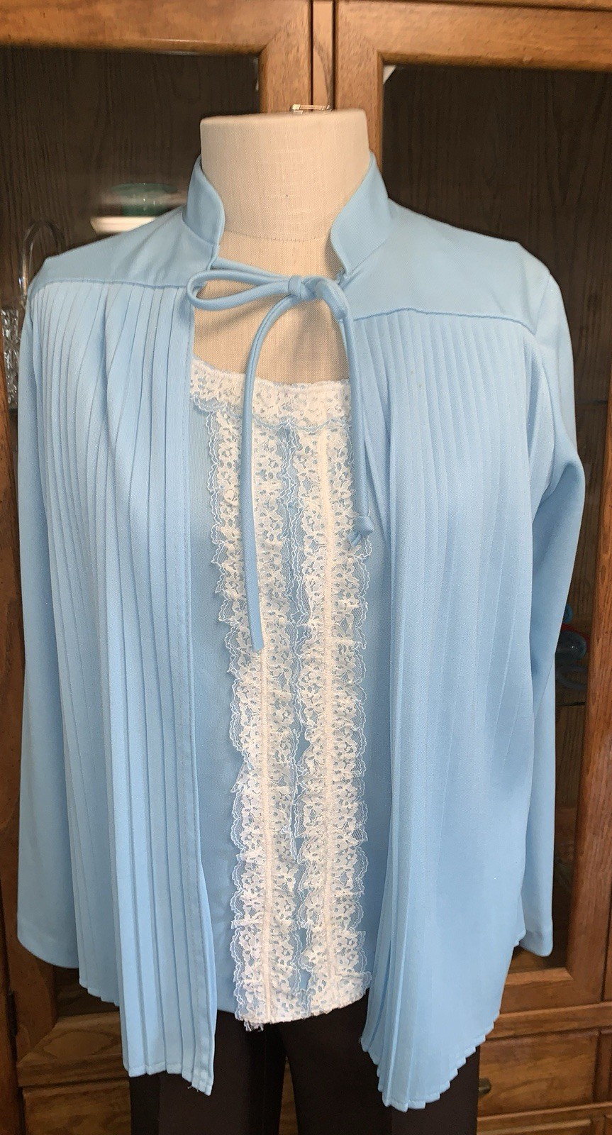 A4 70s 2PC LINDA BLAIR BABY BLUE SECRETARY TOP/TANK LACE RUFFLE SZ 10 TIE FRONT
