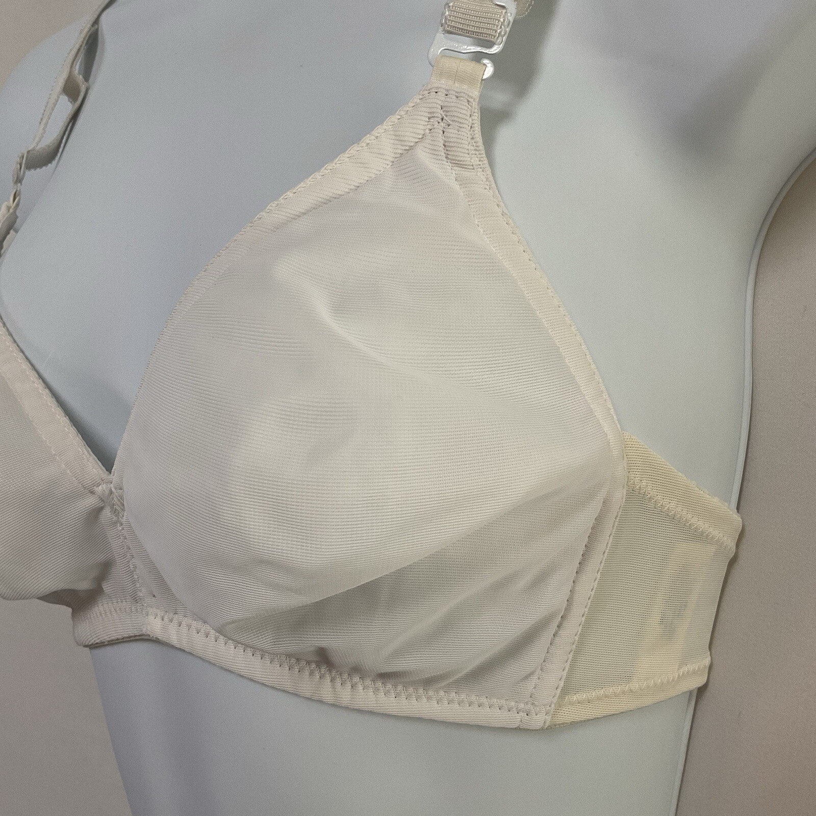 Vintage Exquisite Form 32C White Wireless Bra Seamless Multi-Way 70s Lingerie