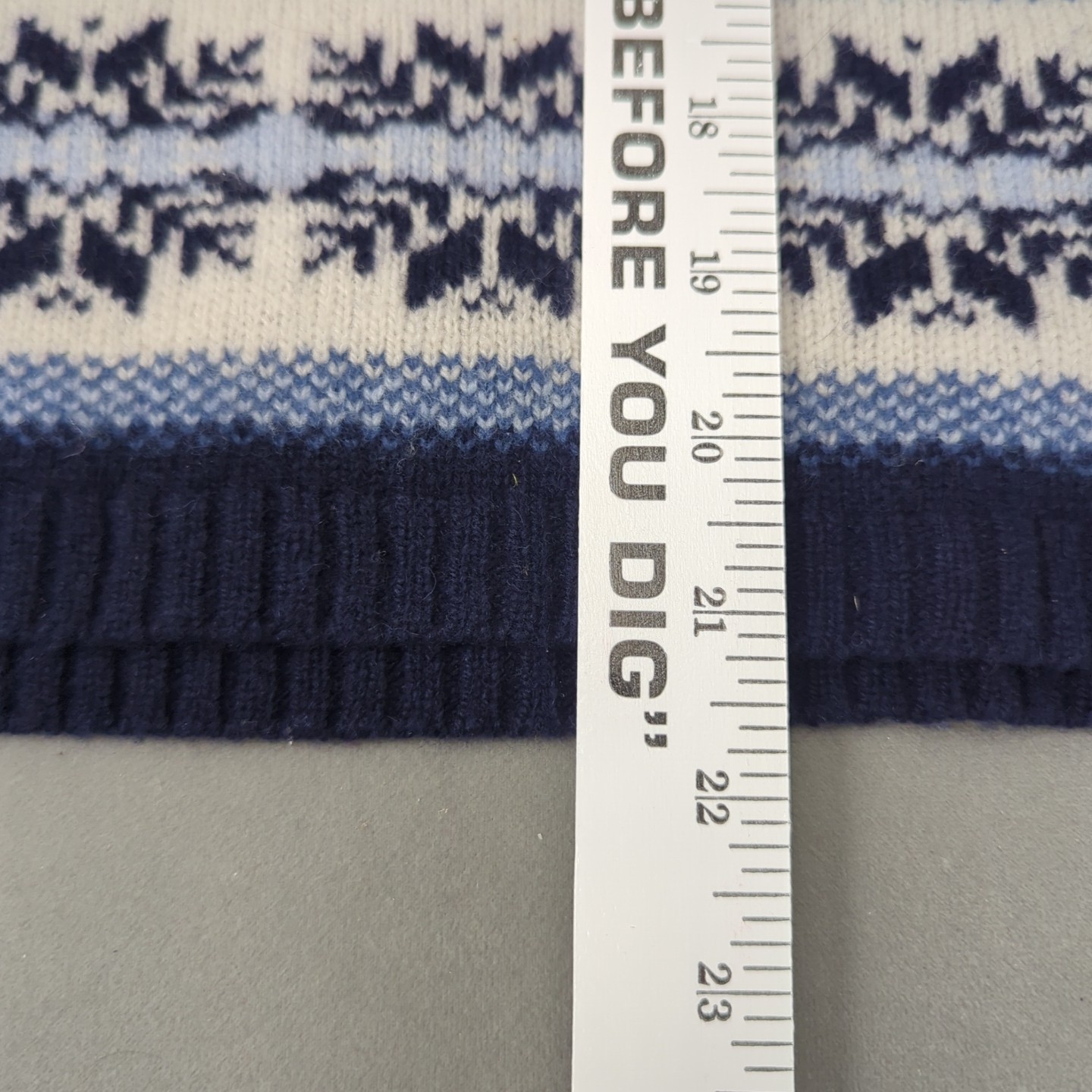 90s Oxford Fulham 100% Lambswool Sweater Size M Blue Snowflakes Christmas Vibe