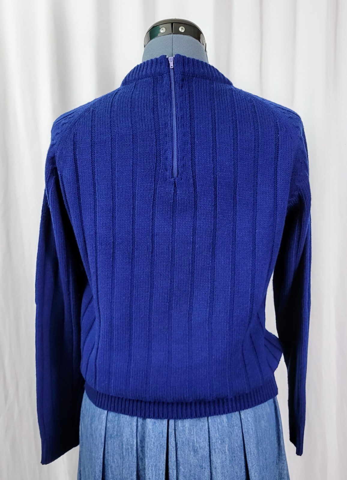 Vtg Cable Knit Crew Neck w Raglan Sleeves in Navy Blue w Zipper Neck Size M?