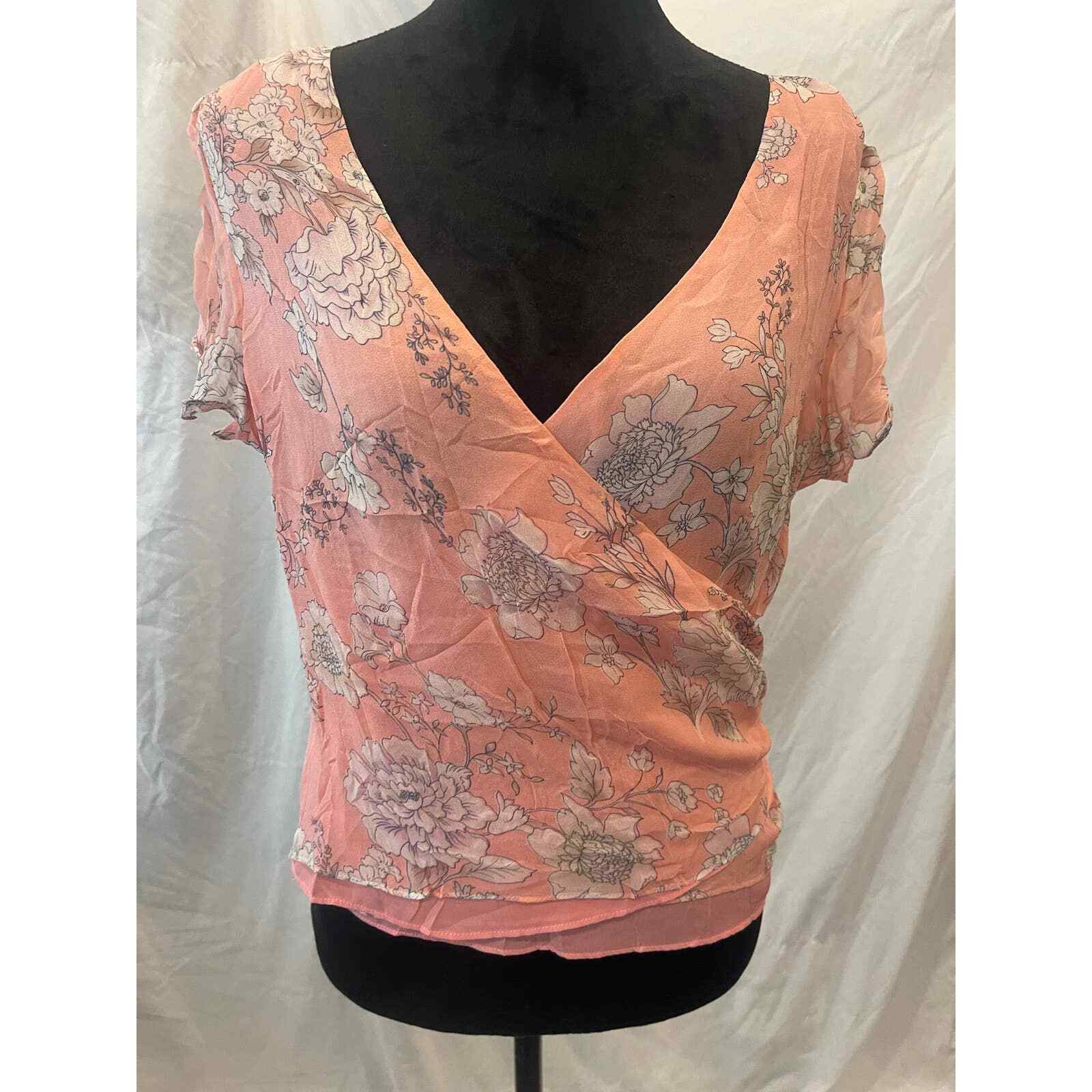 Vintage 90’s 100% silk Women’s Blouse pink with flowers Coquette dainty feminine