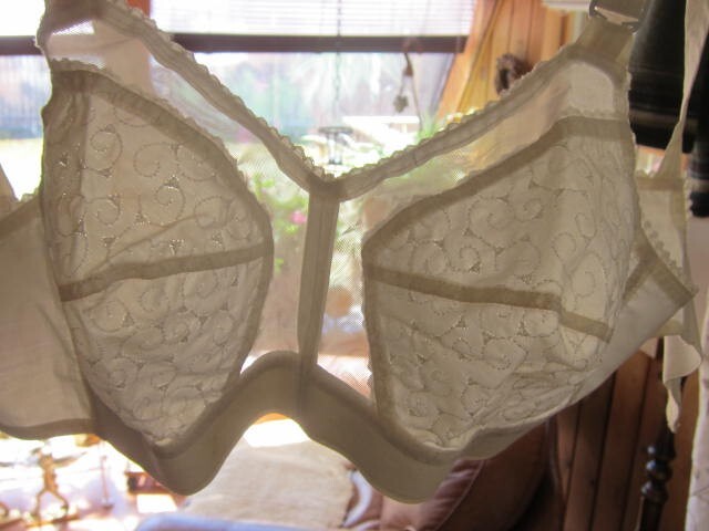 Vintage Never Worn Playtex High Style Bra Wireless Pointy Unlined Cup Sz 32C