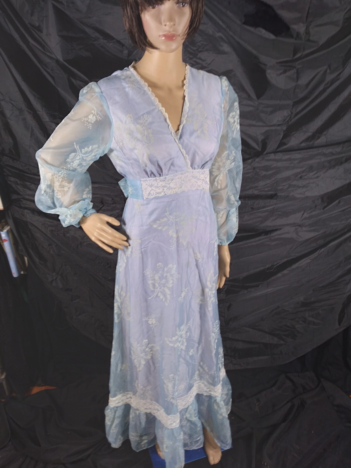 Vintage Damon Lavendar And Blue Floral Print Sheer Sleeve Dress ILGWU Sz Medium