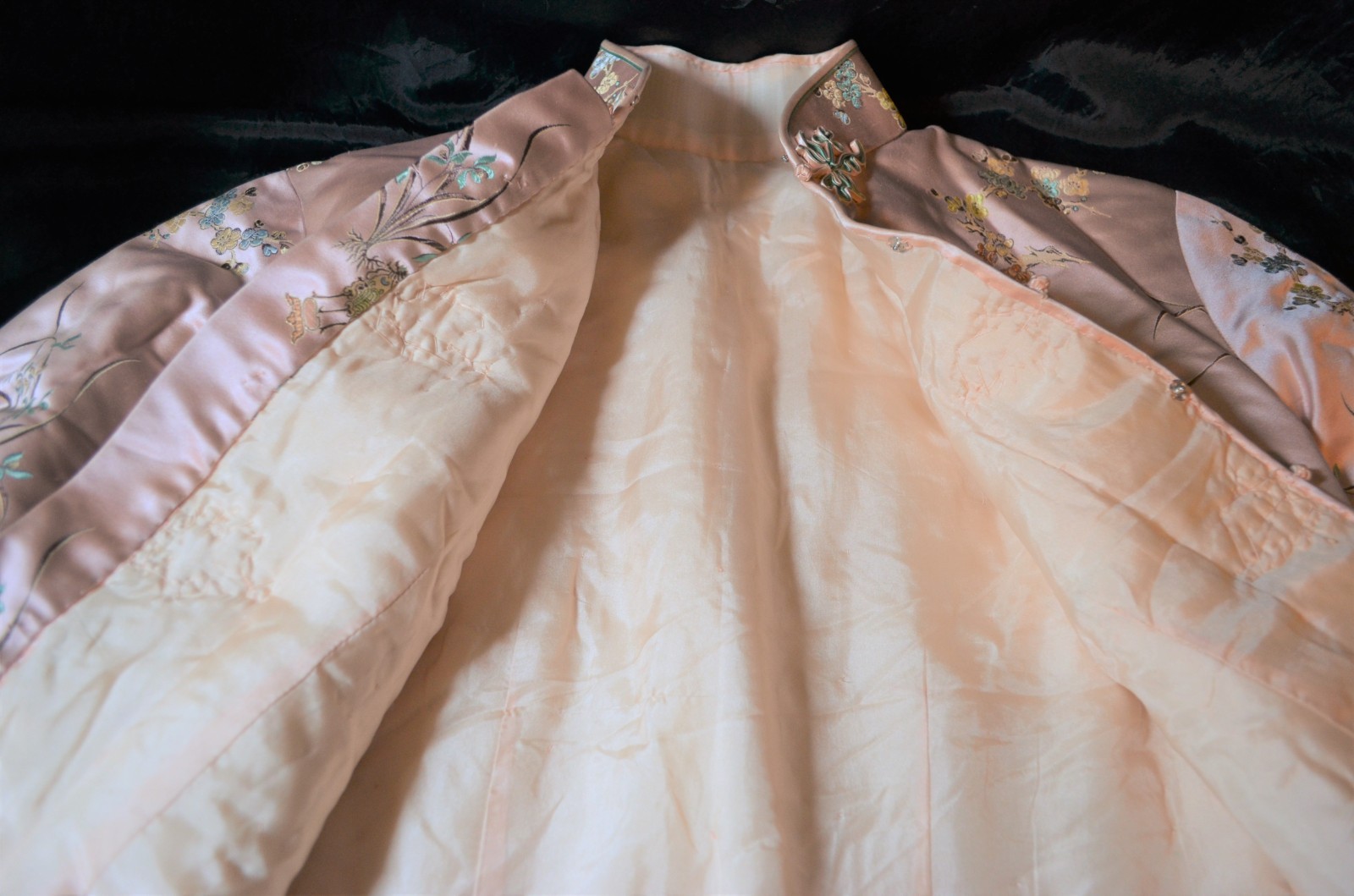 Vintage-Style Pink Satin Quilted Jacket – Floral Embroidery – Oriental Design