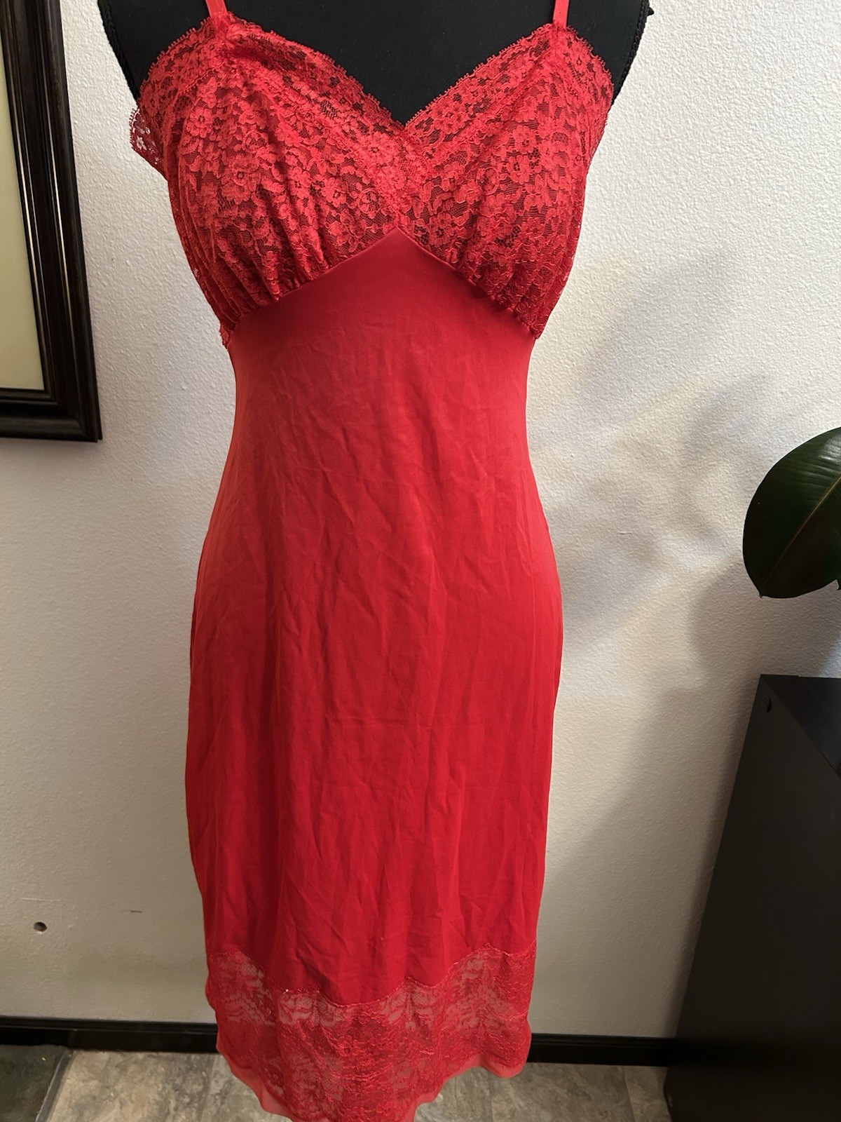 Vtg 1950&rsquo;s Full Slip Sz Lg VAN RAALTE Red Lace Sexy Nylon Rare Slip-dress Sexy