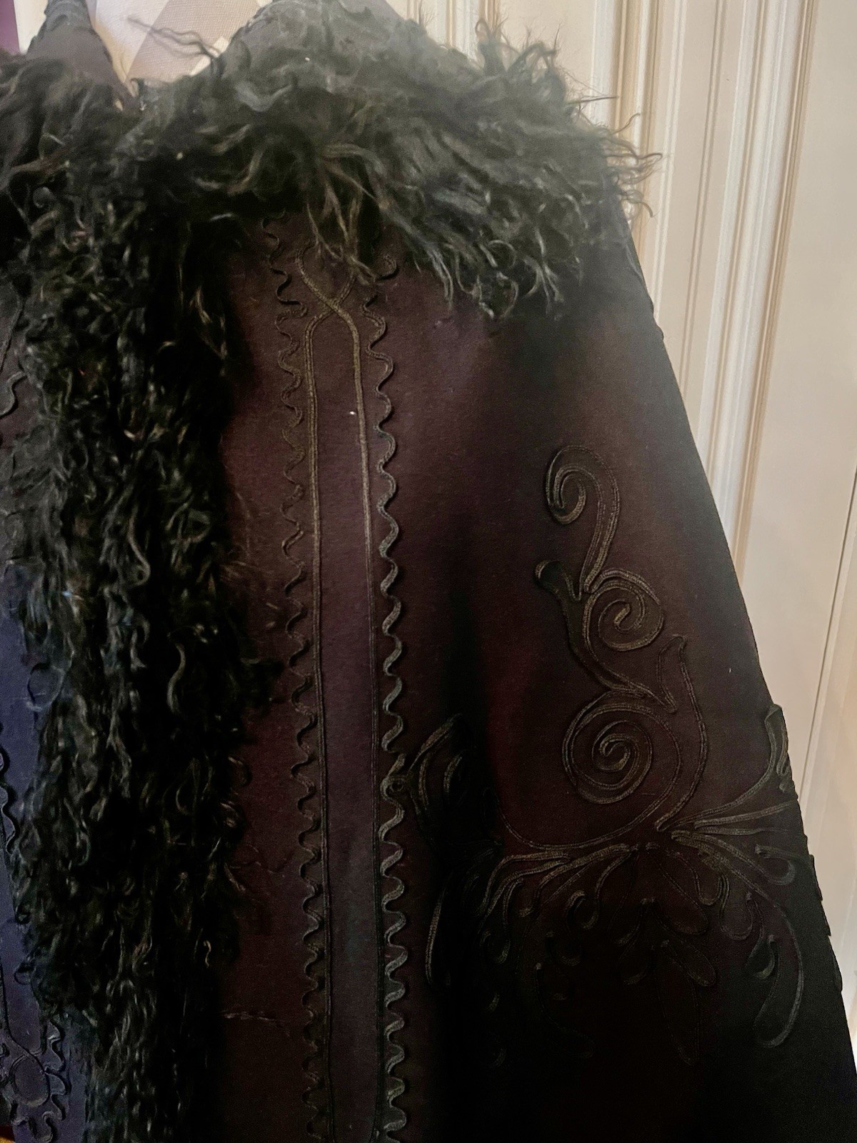Antique Black Victorian Heavy Wool Cape Soutache Embroidery Feather Collar
