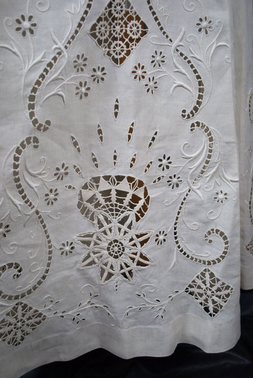 Edwardian 1908 Cutwork Whitework Linen Walking Suit – 3 Piece Outfit