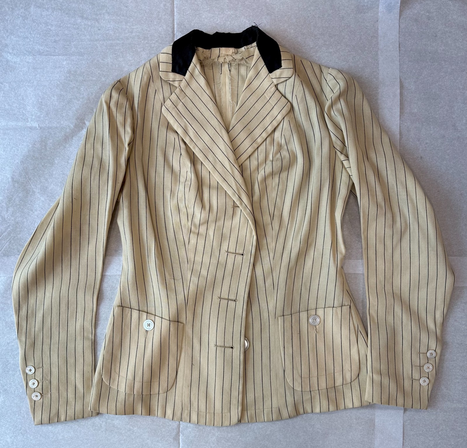 Edwardian Titanic White Wool Pinstripe Women&rsquo;s Walking Suit Jacket & Skirt 1910s