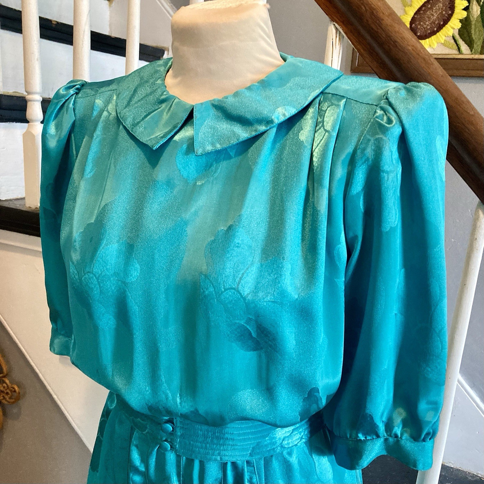 1980s Floral Teal Satin Midi Dress Quilted Belt Peter Pan Collar Wear To Work