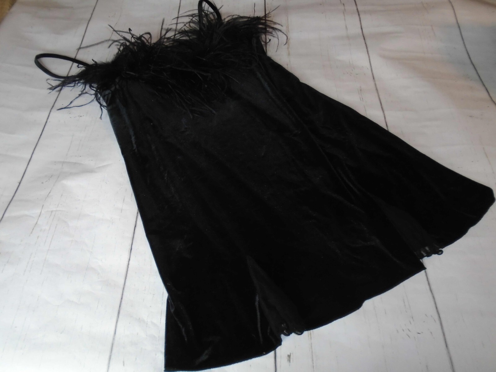 Black Velvet & Feathers Vtg 90&rsquo;s Women&rsquo;s INTIMATE ATTITUDES Lingerie Nightie XL