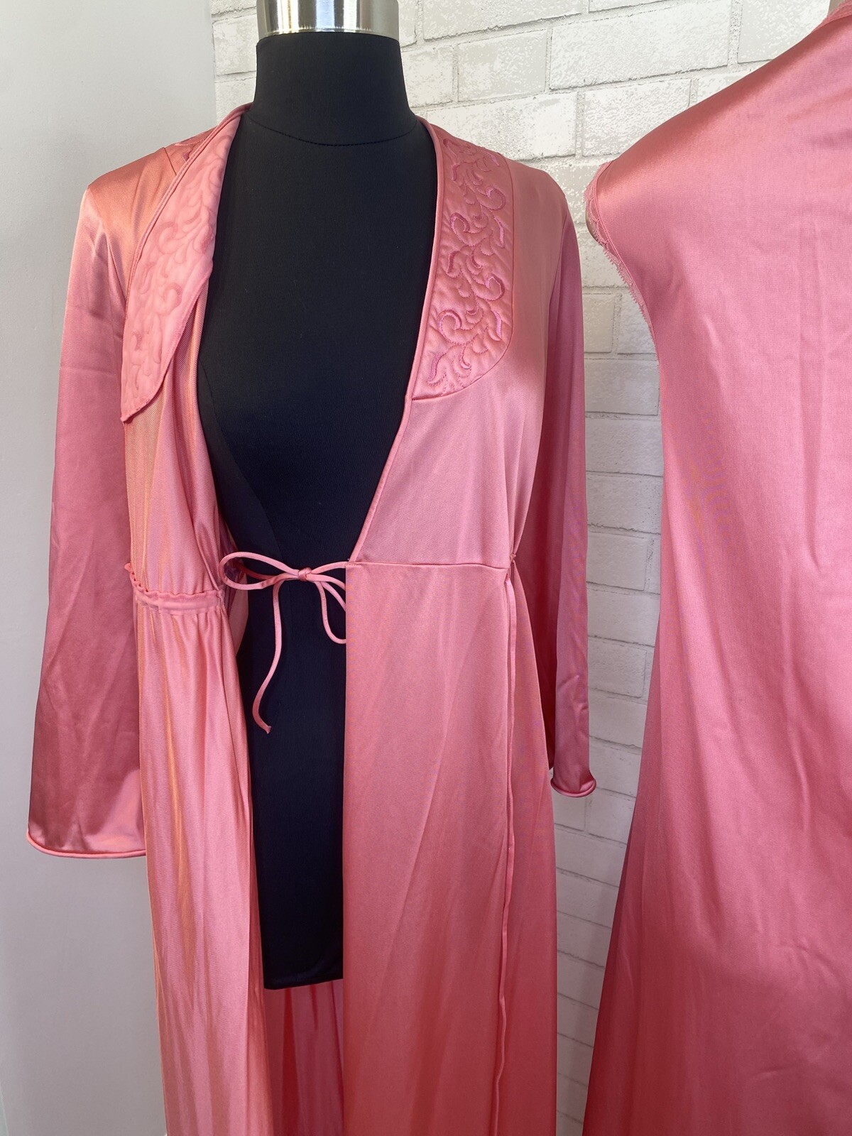 Vintage VANITY FAIR Nylon Pink Peignoir Robe Long Nightgown Hollywood Regency