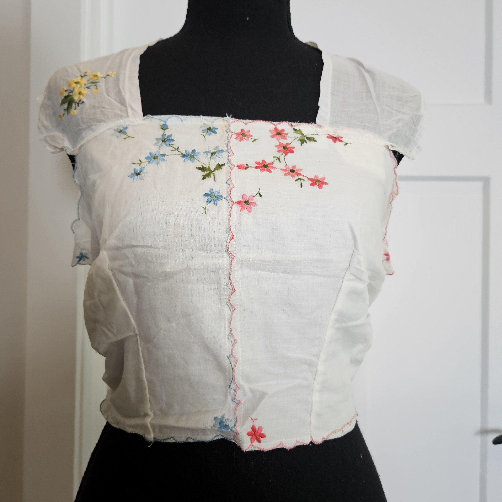 Vintage 60s Catch A Guy Handkerchief Embroidered Floral Halter Crop Top Tie Back
