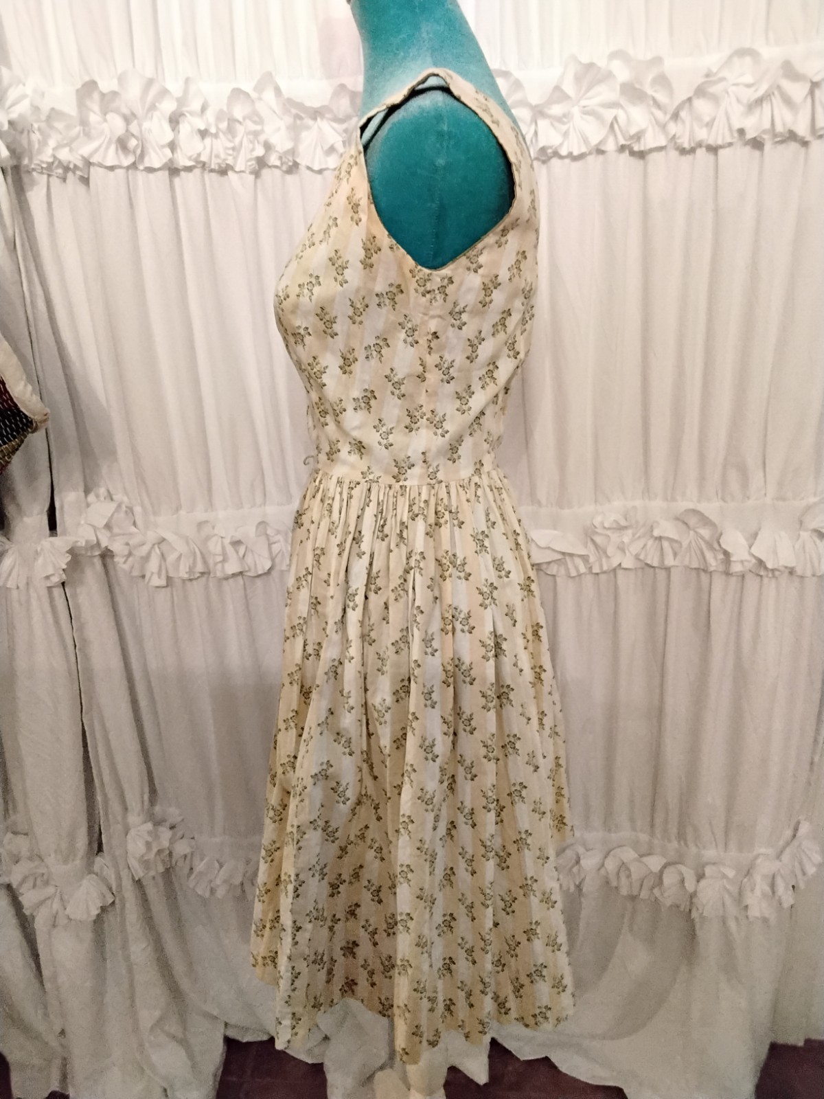 Vintage 1950s 1960s Helen Whiting Cotton Floral Dress S/M Rare Button Back