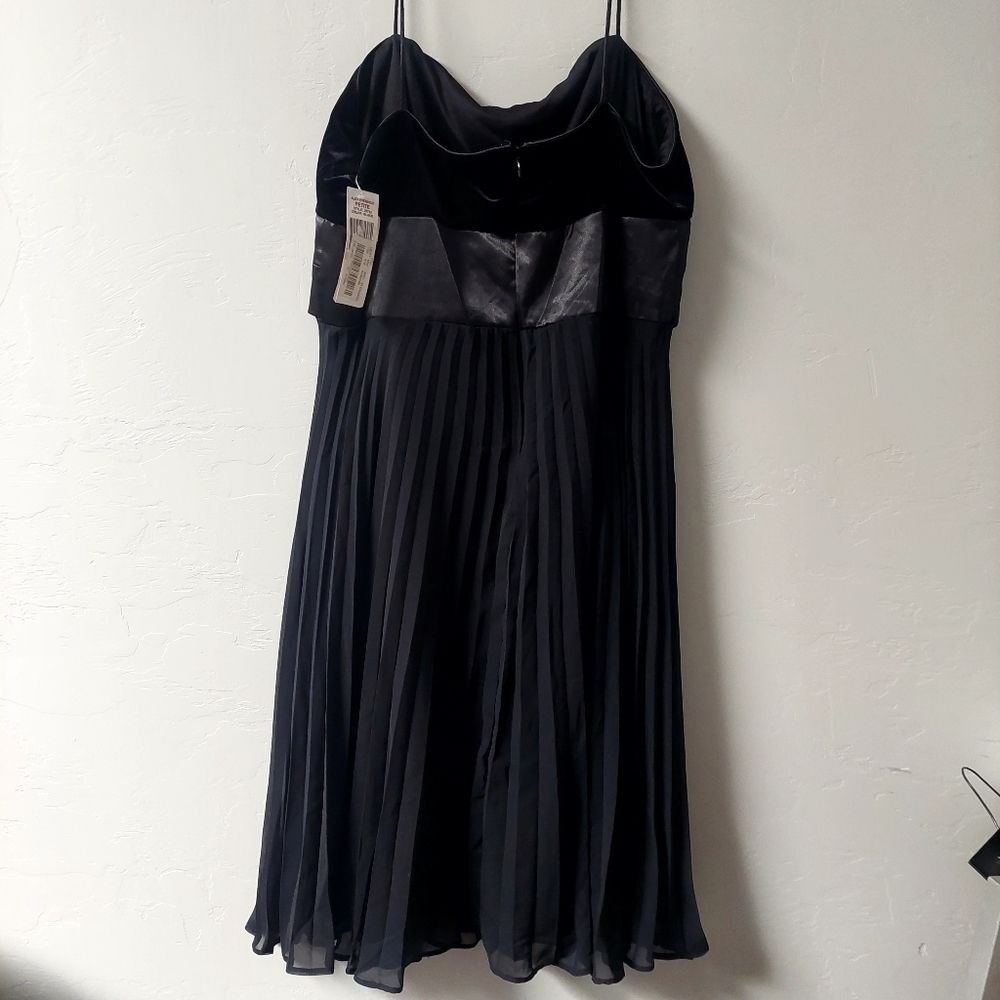 Alex Evenings Black Dress Size 12P Babydoll Velvet Satin Pleated