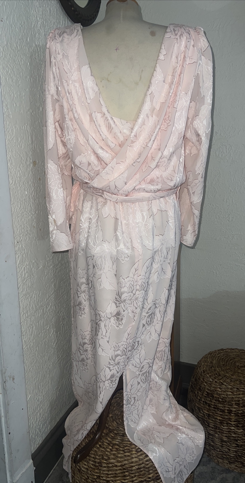VTG DYNSTY STYLE PINK  FLORAL MAXI DRAPE BACK 8 Tall