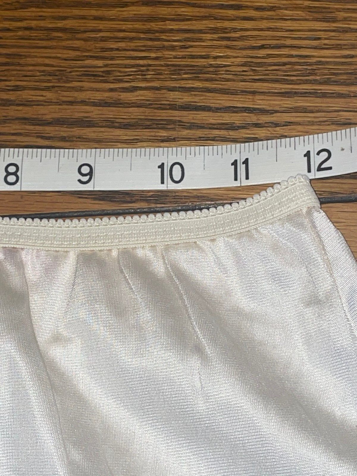 Komar Off White Nylon Ladies Side Slits Half Slip – Women&rsquo;s Size S Average 25&Prime;
