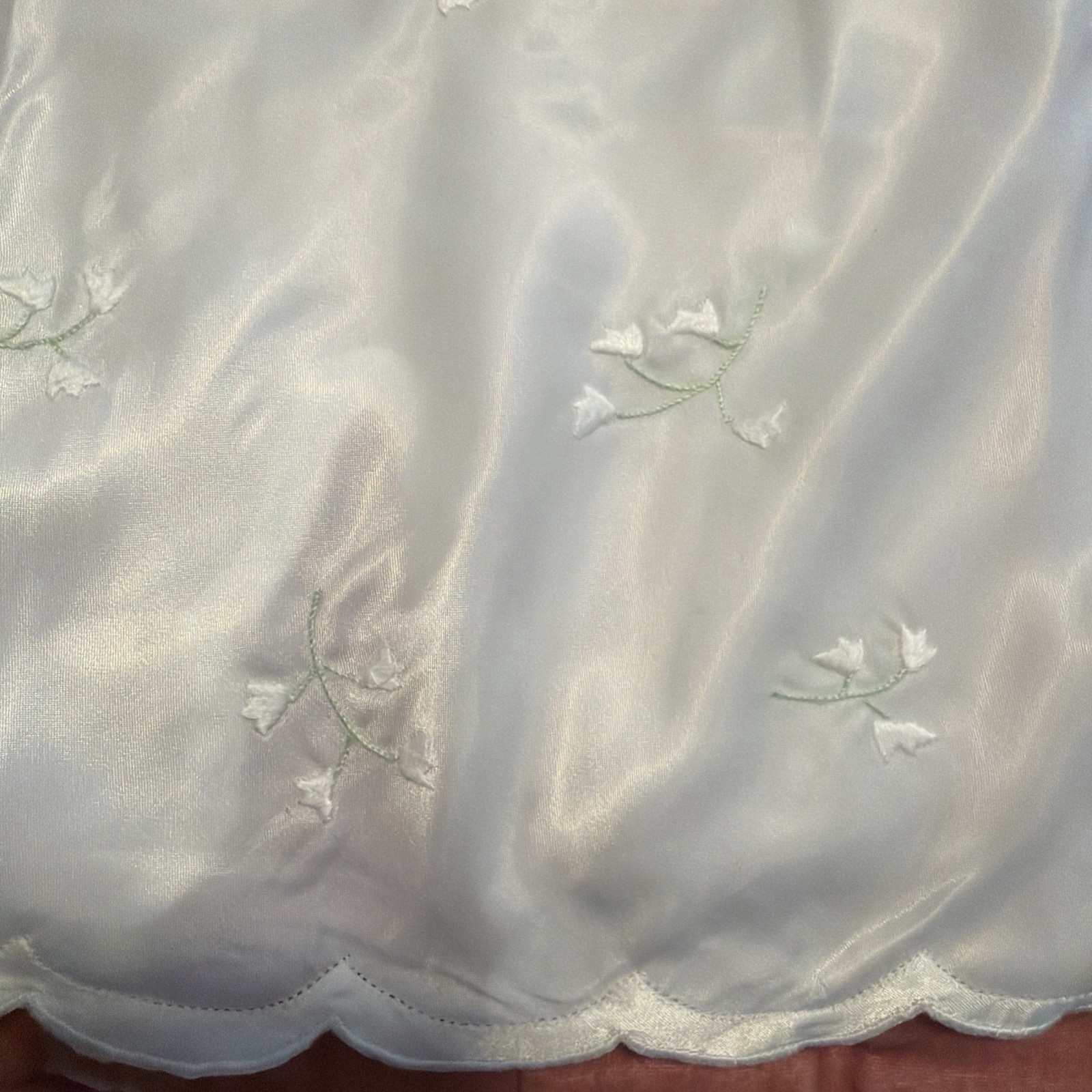 Vintage 60s Odette Barsa sz. LARGE Hand Embroidered Lily of the Valley Half Slip