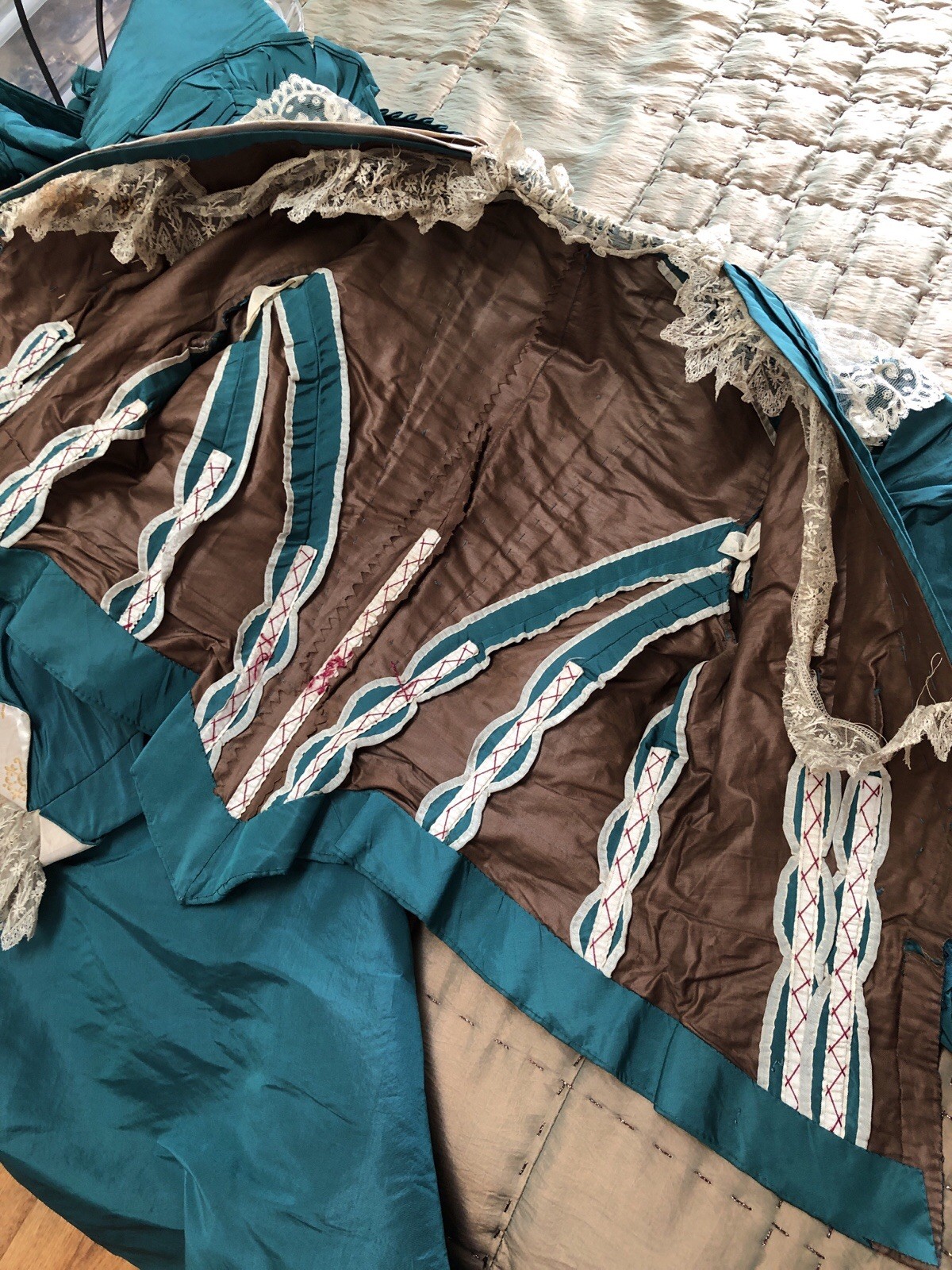 Antique 1880s 3Pc *EMERALD GREEN SILK Victorian BUSTLE DRESS w/PRINCESS JACKET*