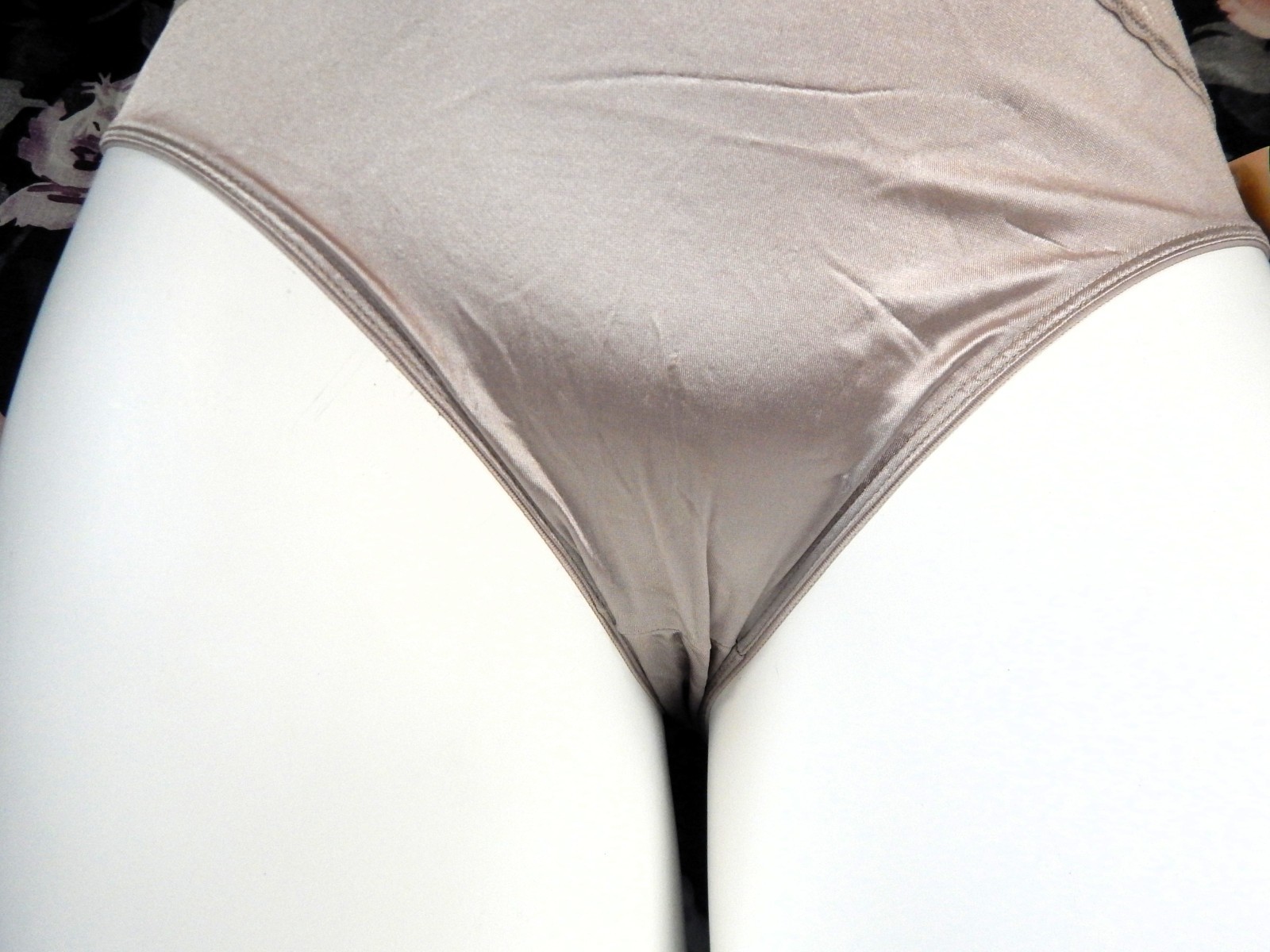 NOS Vintage Bali Studio Second Skin Lace Hi-Cut/Hi-Leg Satin Panties Taupe Sz 8