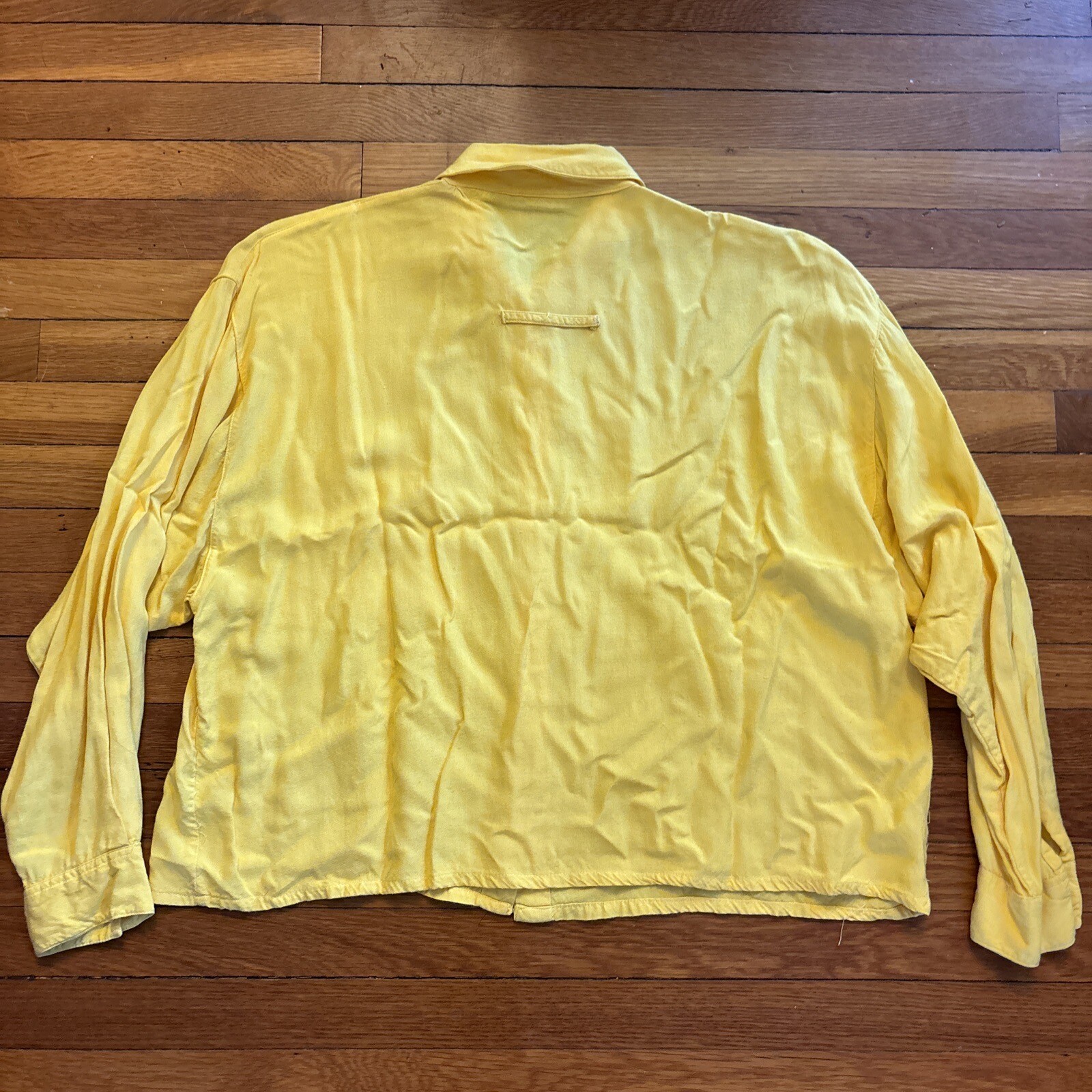VTG Entity Women&rsquo;s 42 Yellow Button Down Long Sleeved Pocket Blouse