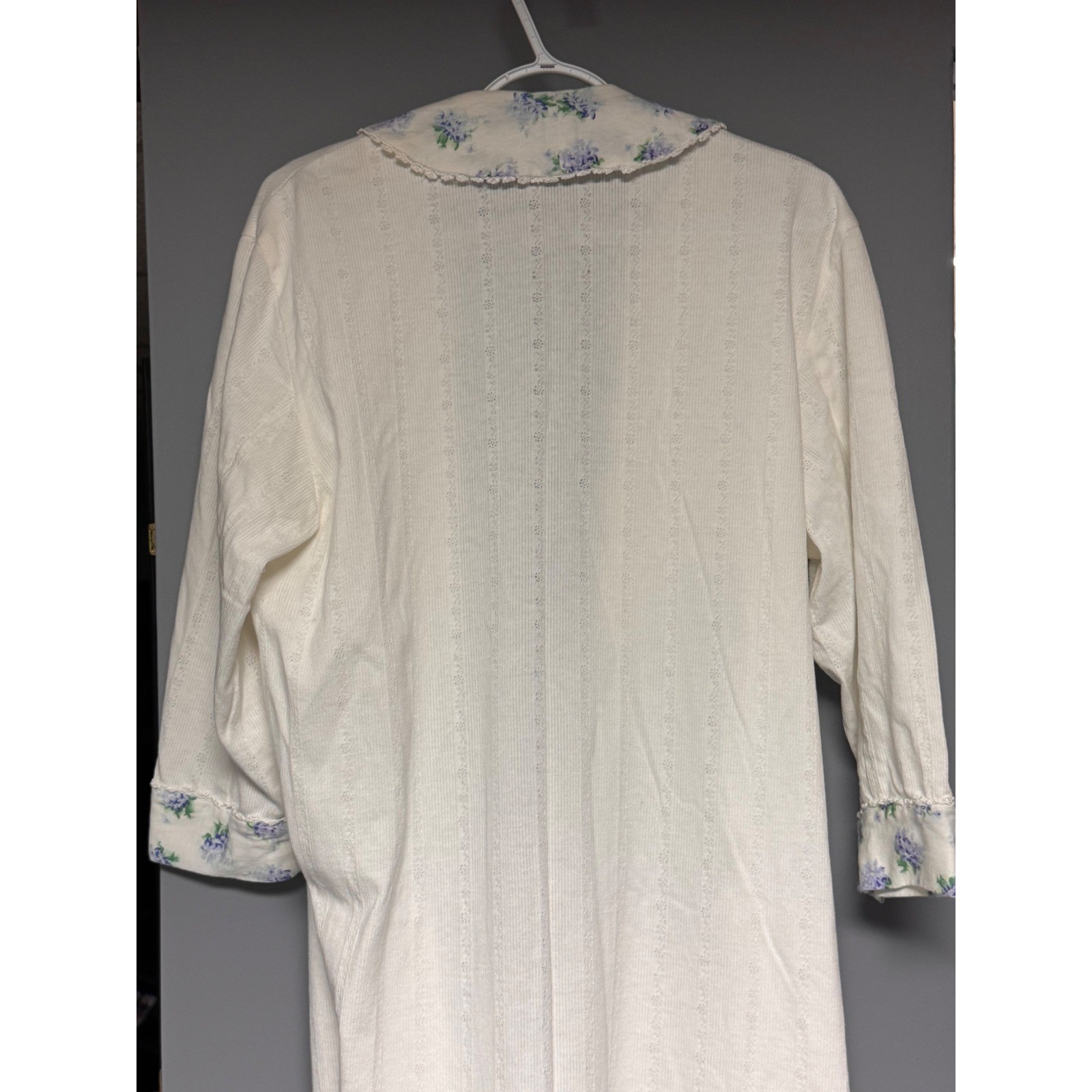 Vintage Eileen West Robe White Pointelle Floral Trim Wrap Petite USA Made 1993