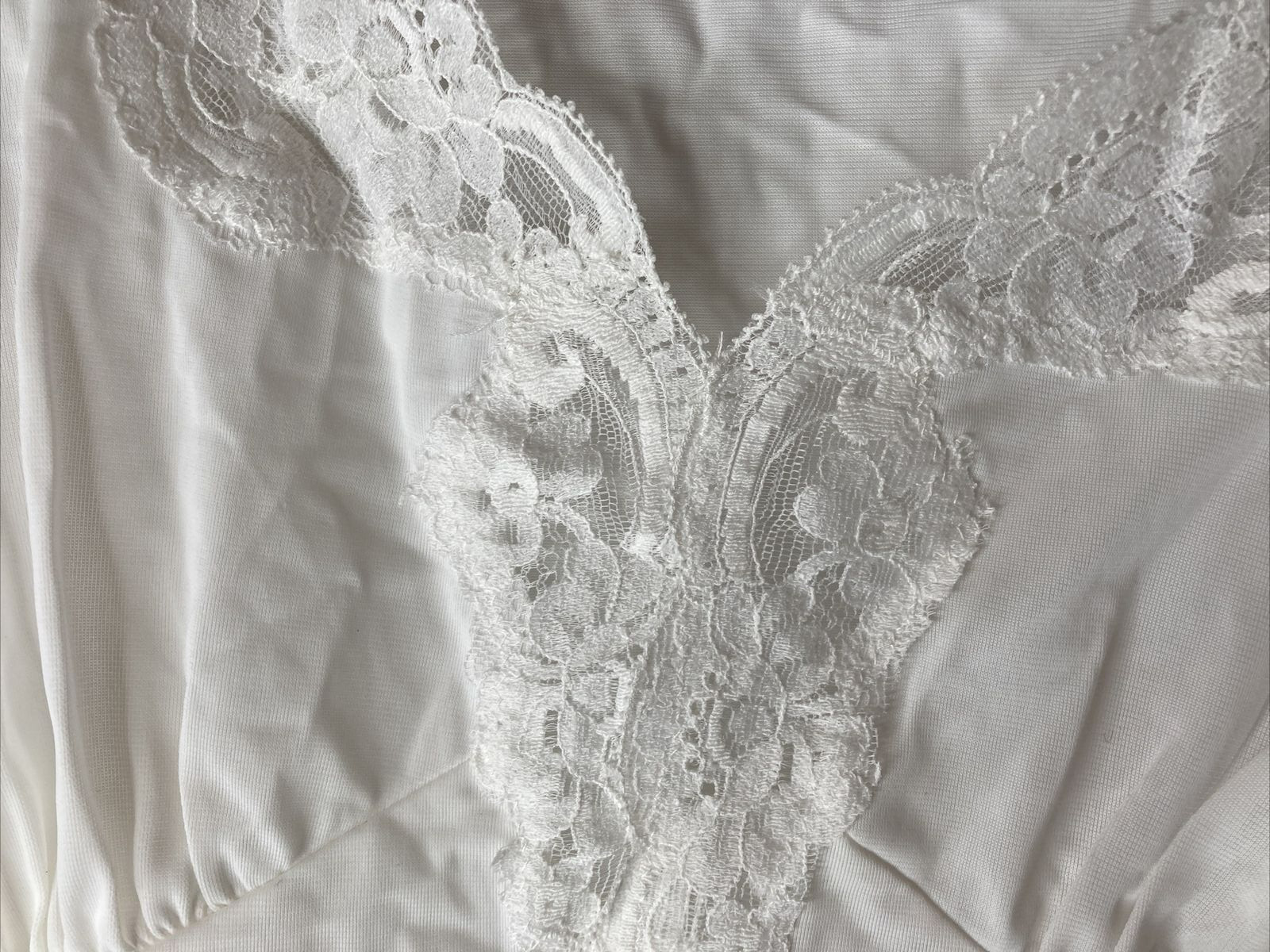 Vintage SHADOWLINE Full Figure White Lace Edge Slip Sz 38 24&Prime; Long