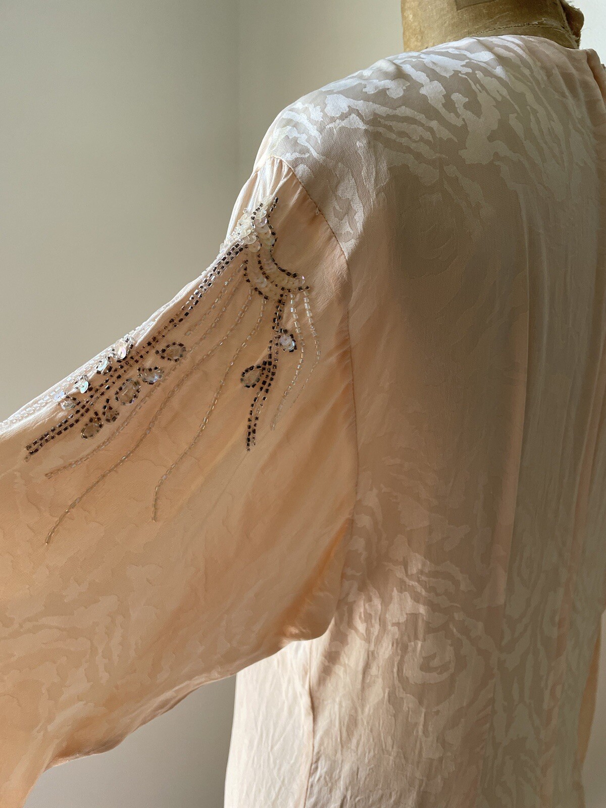 Vintage ‘80s Peach Jacquard Silk Cocktail Dress Sequin Party Dress M