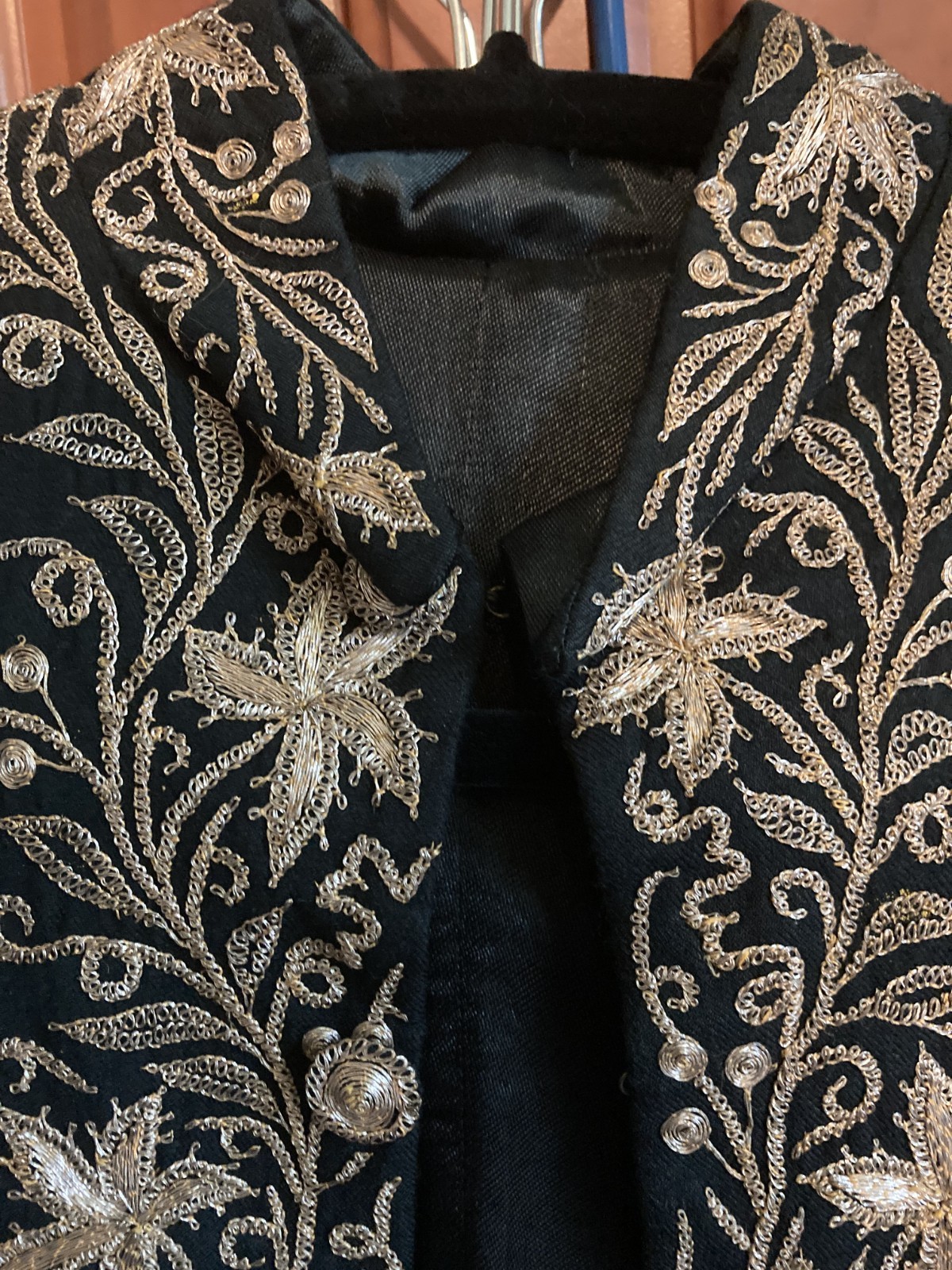 Vintage Black Gold Wool Silk-lined Hand Embroidered Women&rsquo;s Cape 1940s