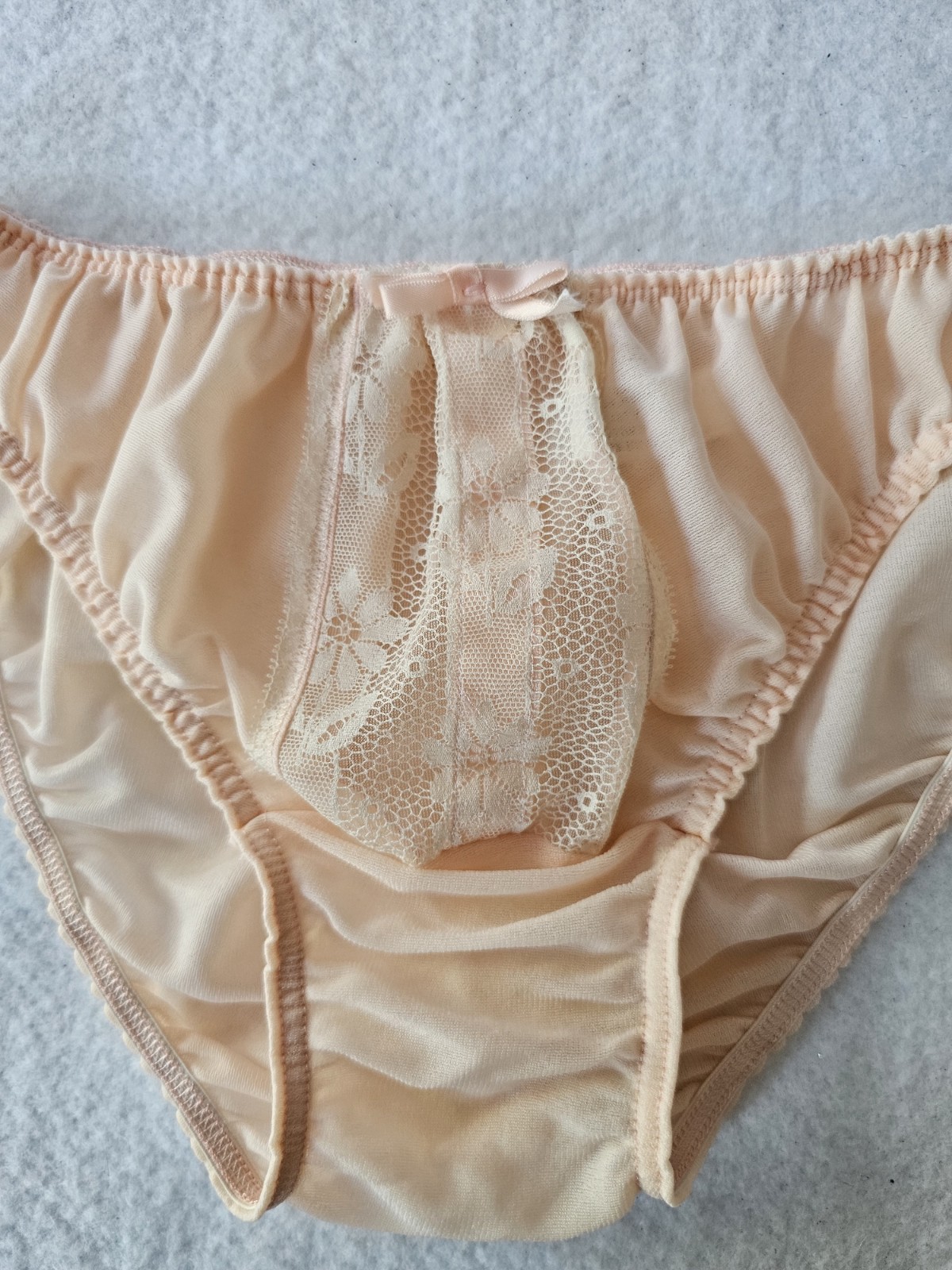 Vassarette Sheer Nylon Bikini Panties Peach Lace Front Size 6 USA