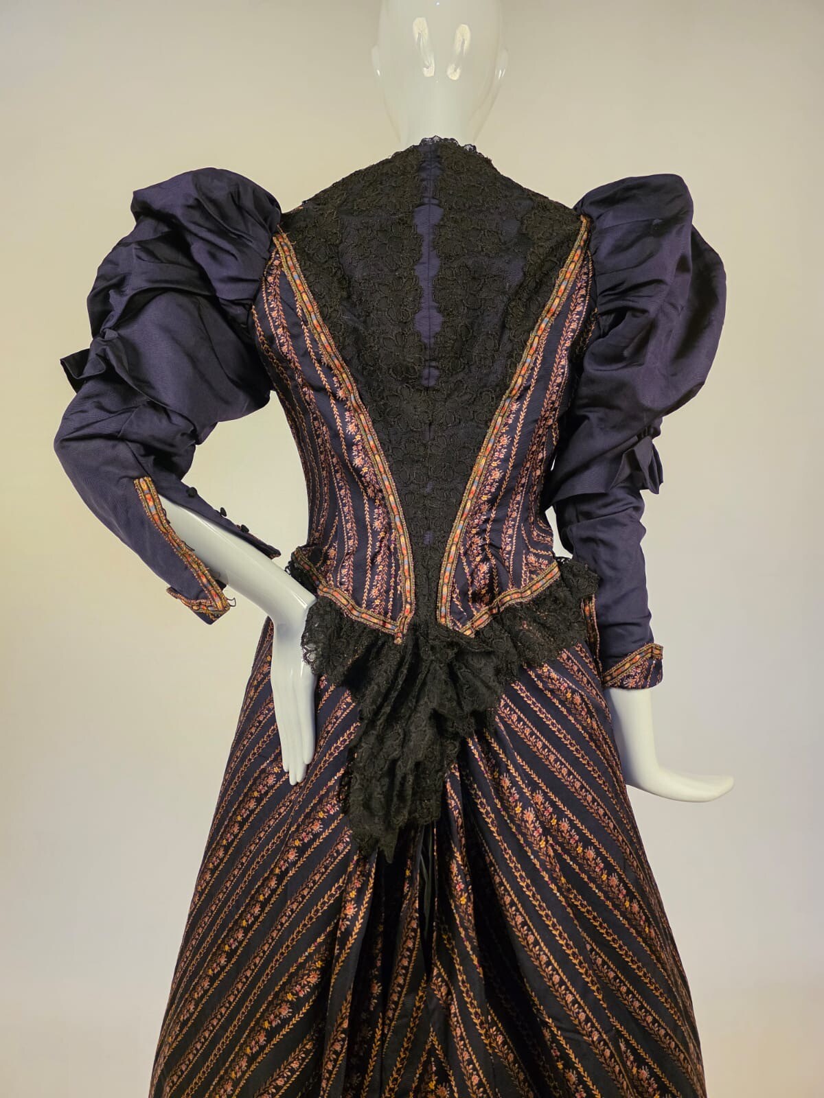 OPULENT VICTORIAN RICH FLORAL STRIPED SILK BUSTLE DRESS W LACE + PUFF SLEEVES