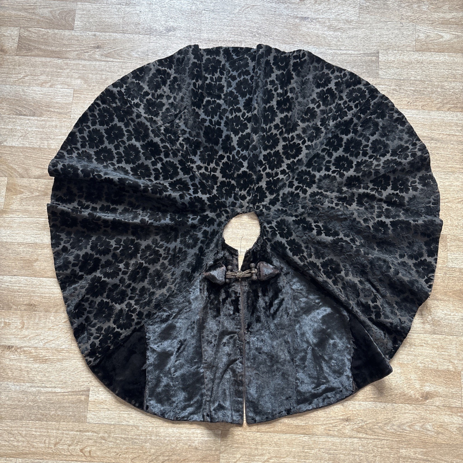 Edwardian Gothic Witchy Black Crushed Velvet Vintage Victorian Capelet Cape