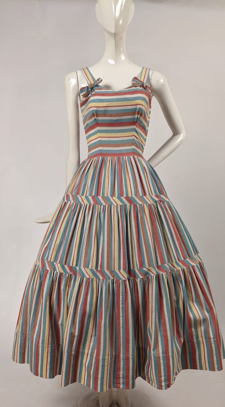 SWEETEST 1940’S STRIPED LINEN DRESS W OPEN BOW BACK DETAIL