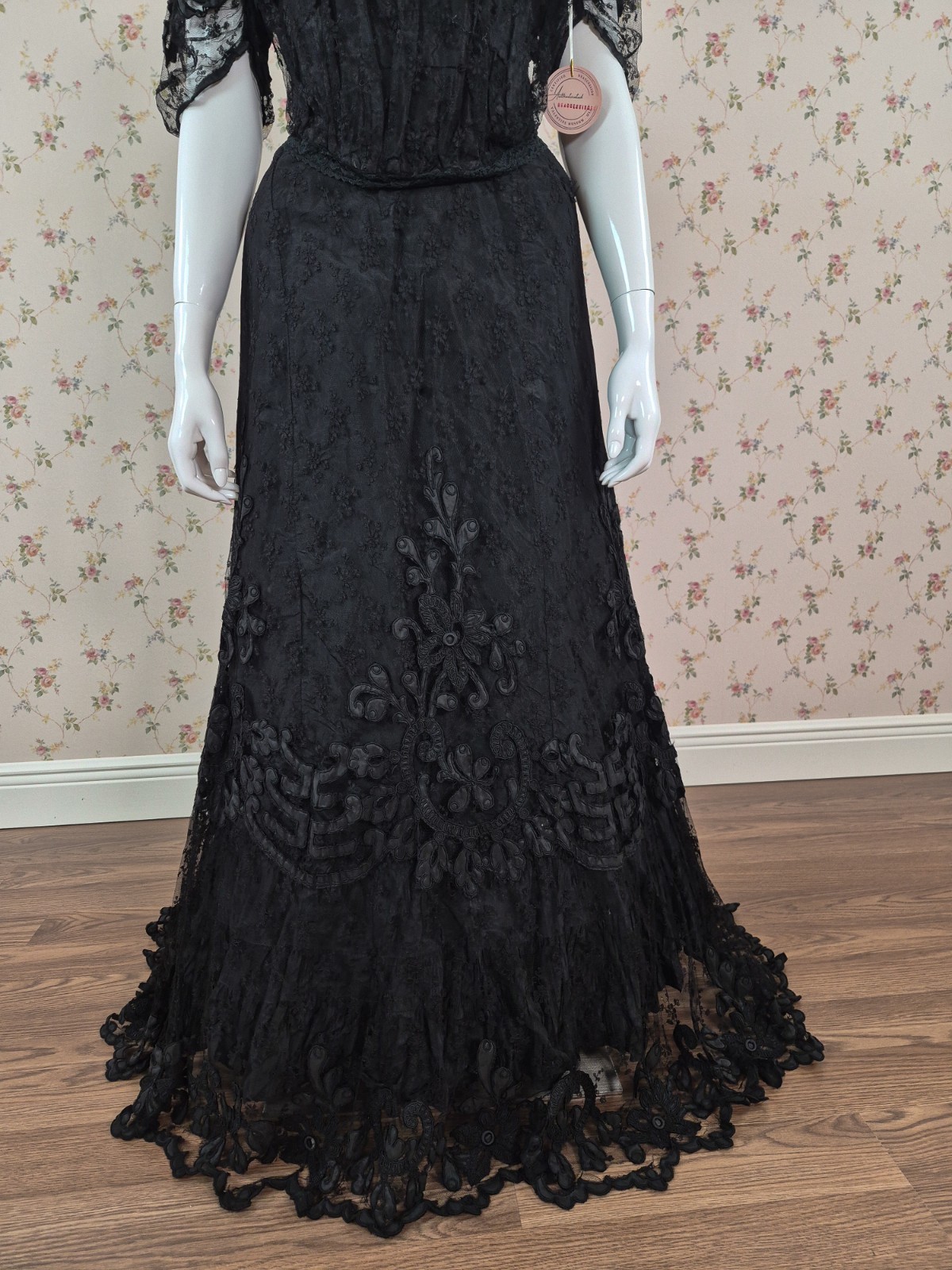 1890s Victorian Dress, Black Silk Lace Mourning Gown « Museum Deaccession » Sz M/L