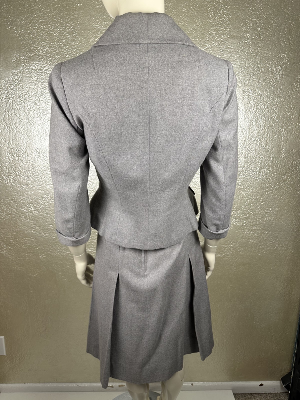 Vintage 1940s-1950s Ladies LIPMAN WOLFE & CO. Gray Wool Two Piece Skirt Suit Set