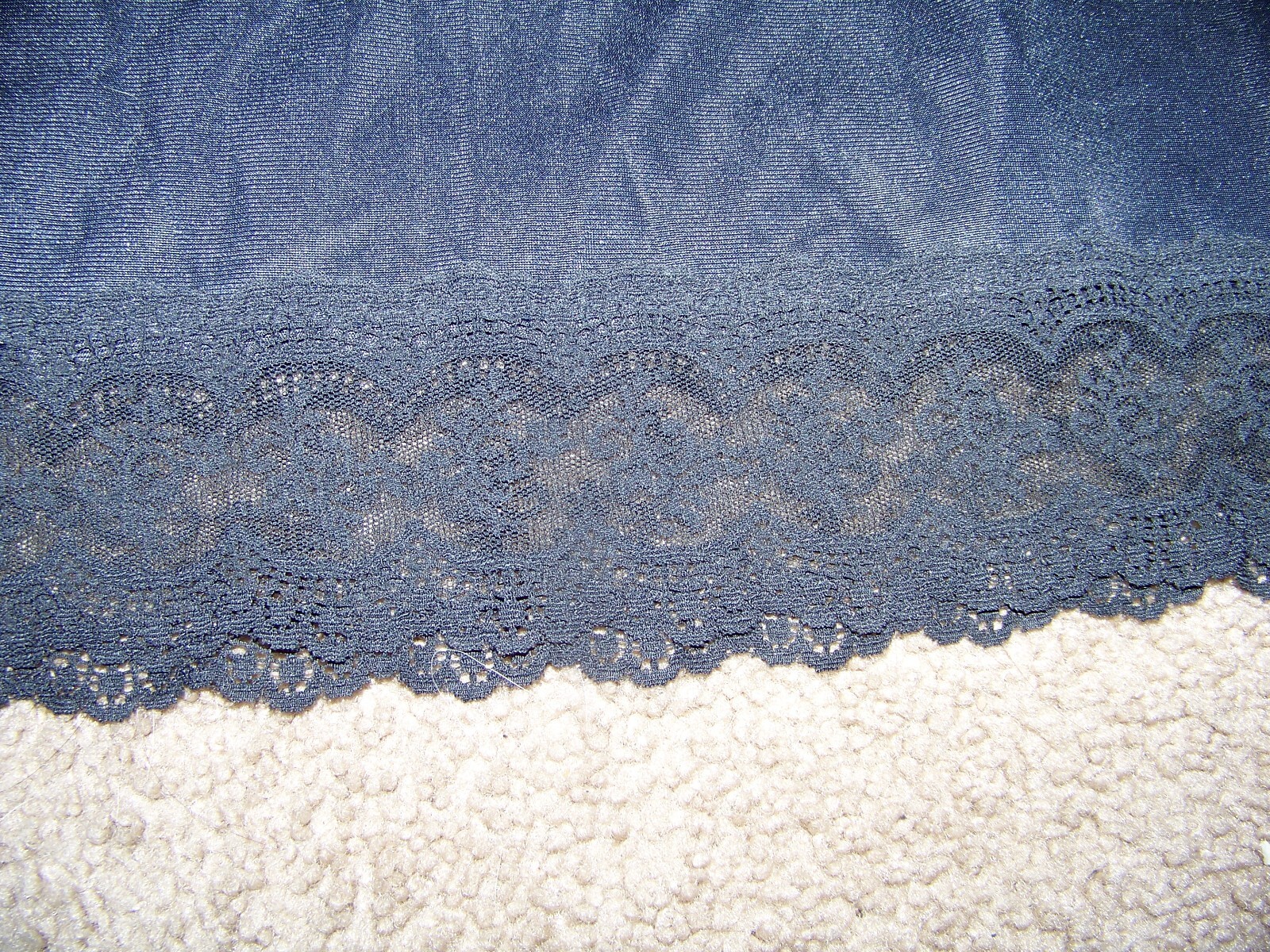 VTG BLACK HALF SLIP SZ SMALL 25&Prime; MADE IN THE USA NYLON W/LACE #721 CLEAN NICE!