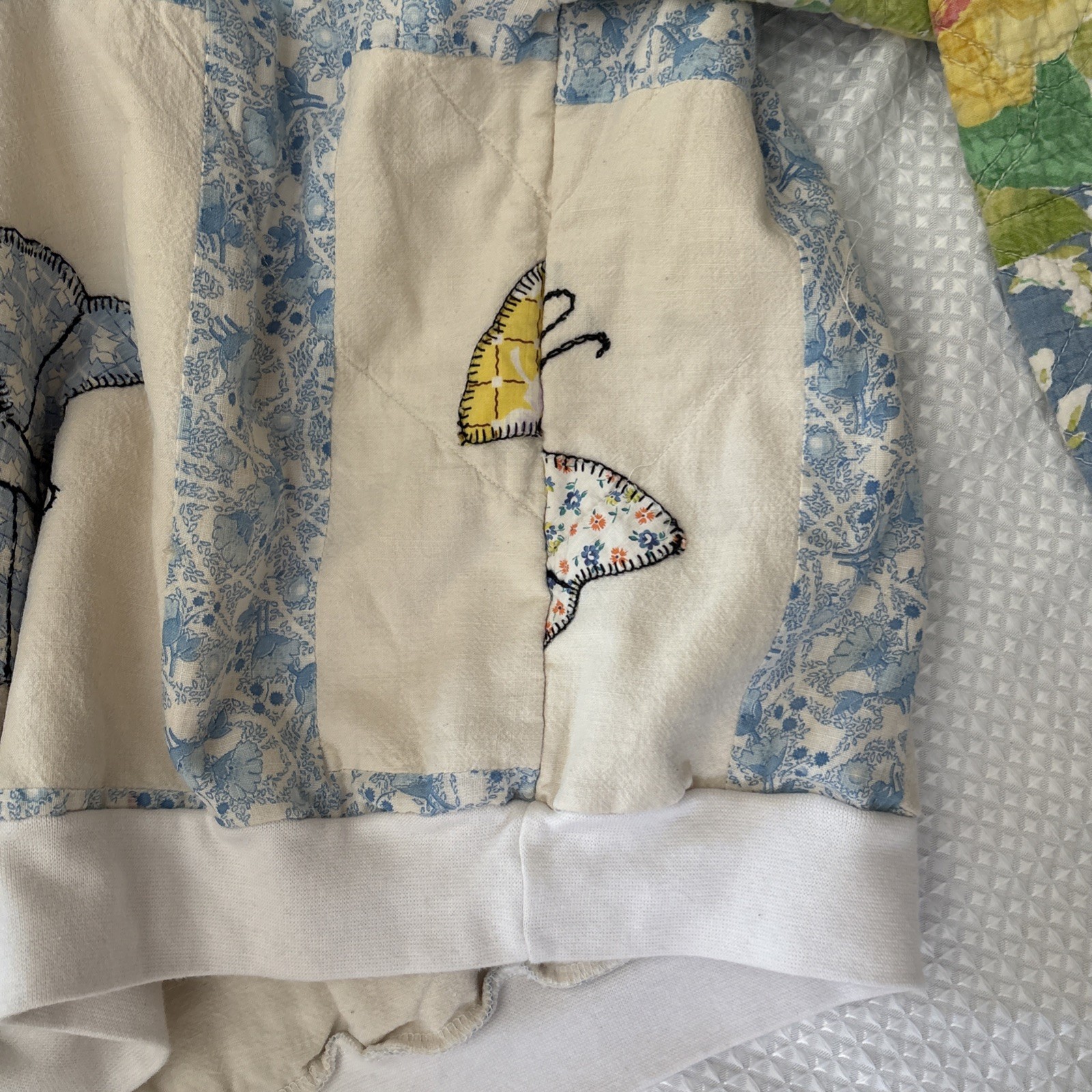 VTG Hand Quilted Patchwork Fabric Butterfly Floral Pullover Sweater Pastels M/L