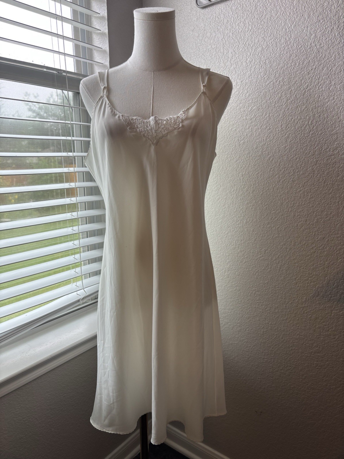 Vanity Fair Nightgown 38L Off White Lace Trim Full Slip Dress 1980s Vintage