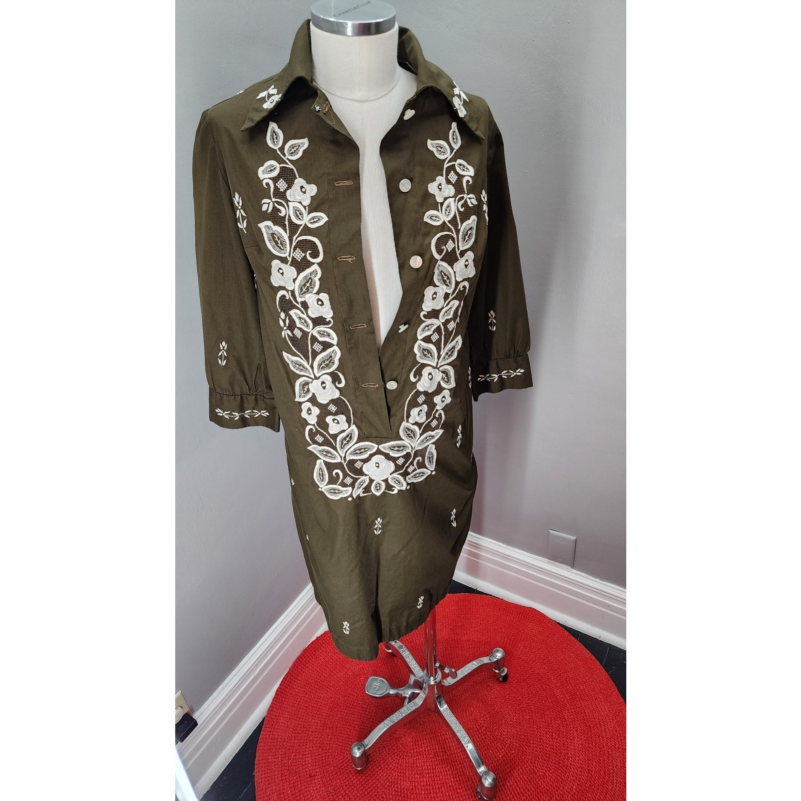 70s Tesoro’s Embroidered Brown Shift Dress Boho Western Floral Dagger Collar – S