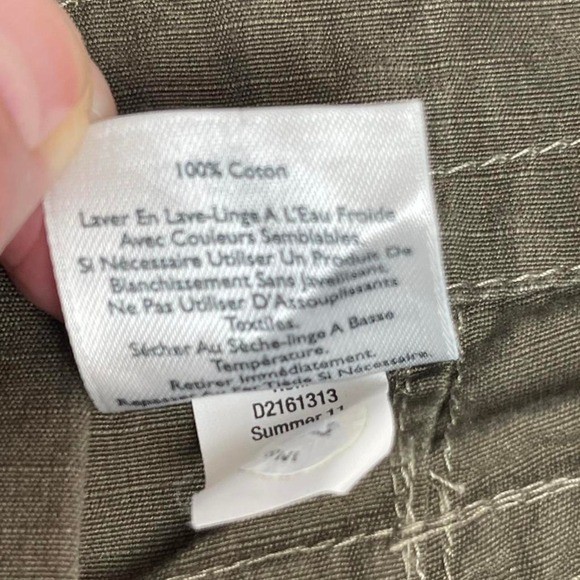 Eddie Bauer VTG 4 Women&rsquo;s Army green cargo shorts. 100% cotton. Made in USA