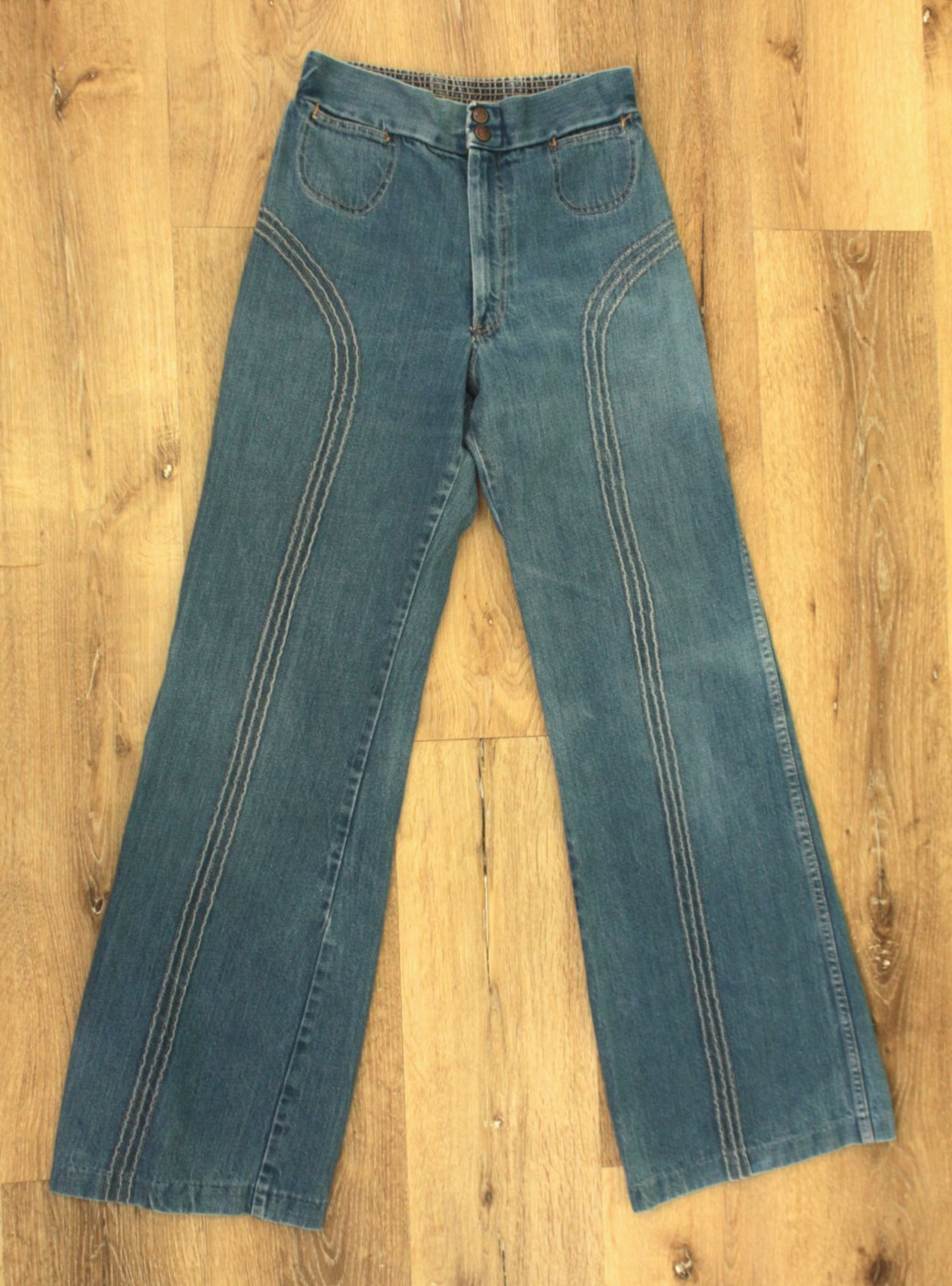 VTG Women&rsquo;s 70s Denim Bell Bottom Jeans W/ Curved Seams Down Legs Sz 26&Prime; To 27&Prime;