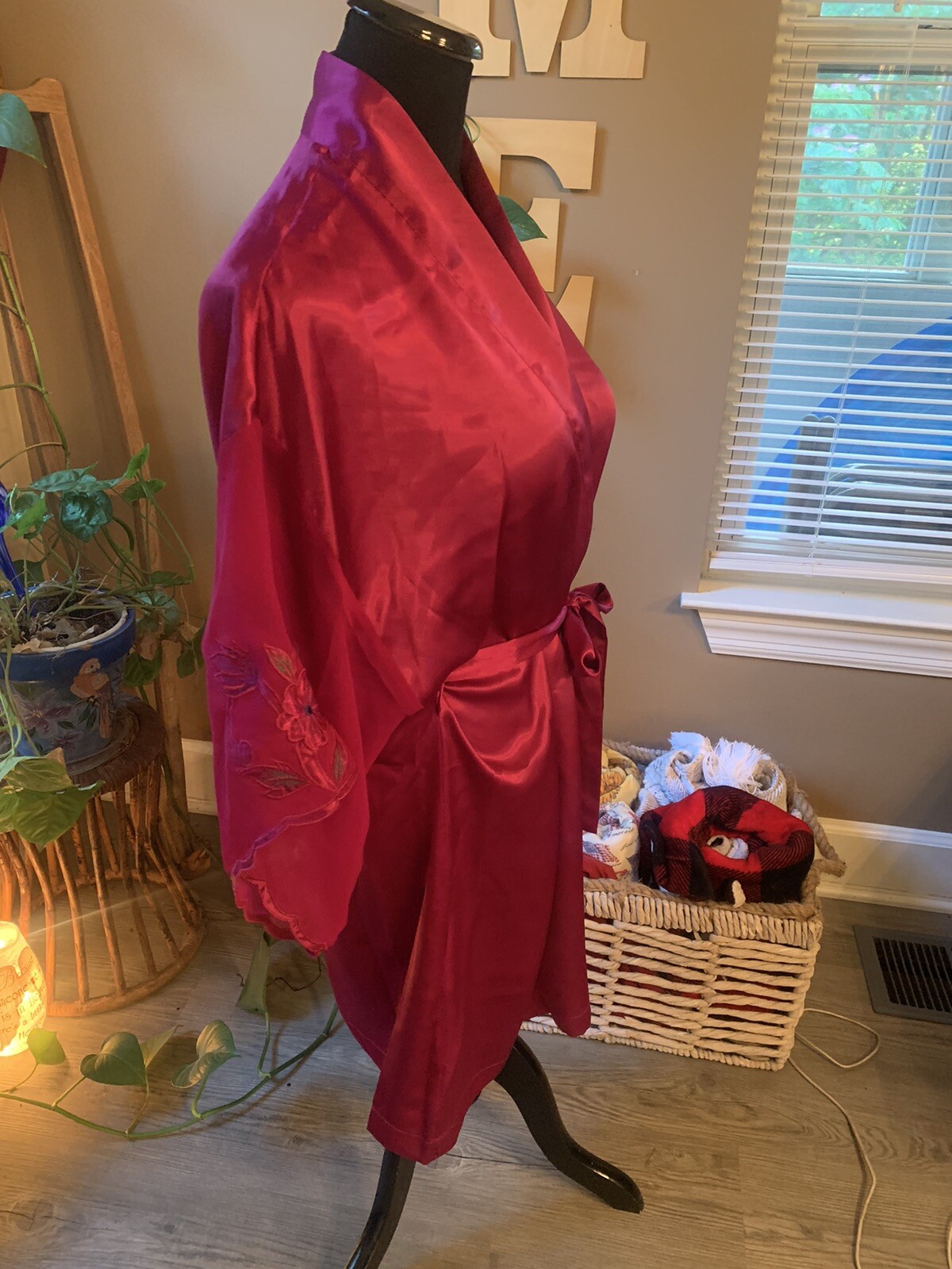 VTG Val Mode Satin Wrap Robe ROMANTIC MOODS Sheer Chiffon Sleeves Appliqué Sz M