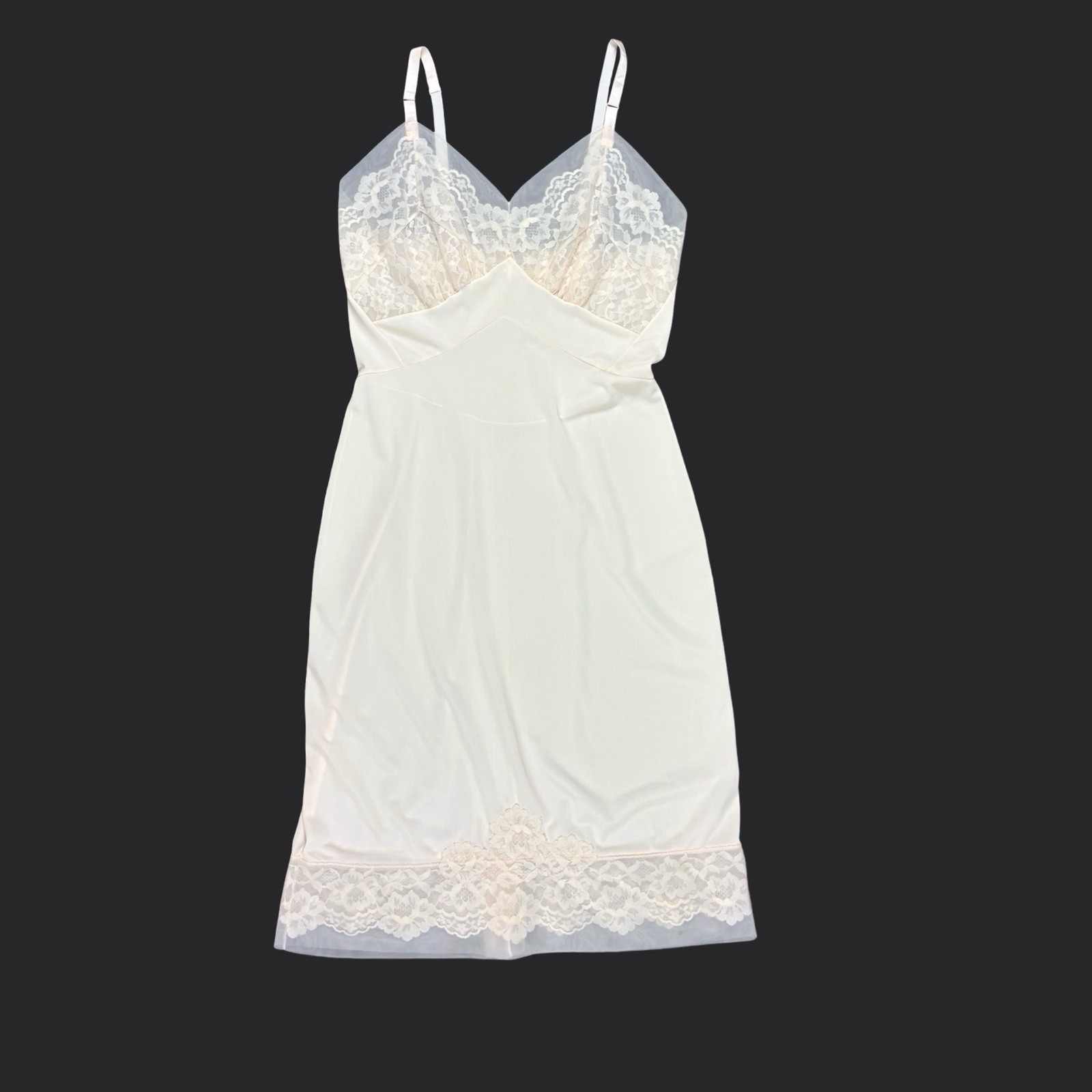 Bel Canto Women&rsquo;s VTG 60s Light Peach Lace Trim Nylon Nightgown 34 Short