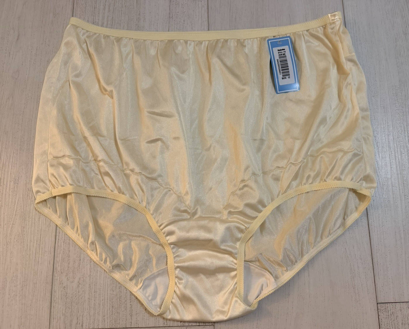 NWT Dixie Belle Vintage Nylon Panties Sz 12 Beige Scalloped Leg Style 719