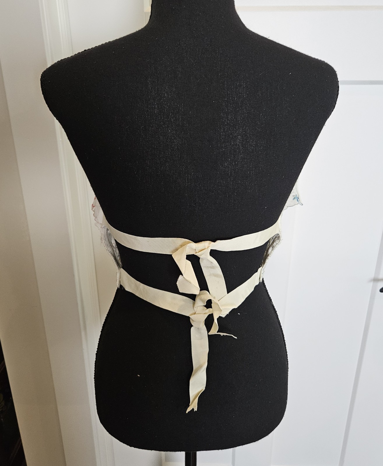 Vintage 60s Catch A Guy Handkerchief Embroidered Floral Halter Crop Top Tie Back