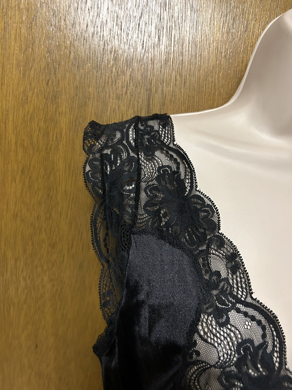 Vintage VANITY FAIR size M FULL SLIP LACE Antron Nylon Lycra BLACK USA W24