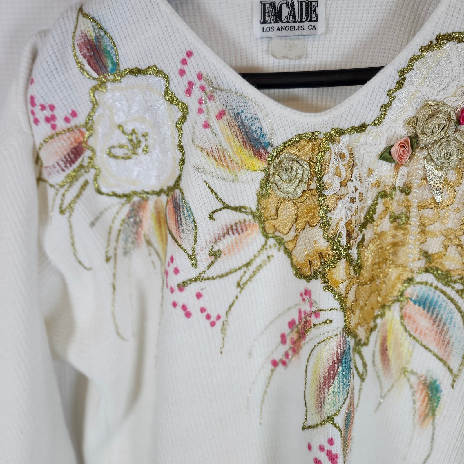 Vintage Facade Los Angeles White Floral Embellished Sweater 3D Roses Gold Lace