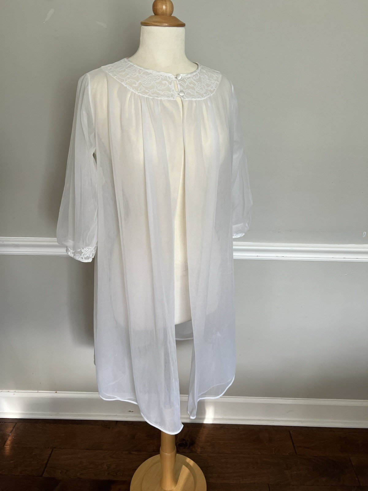 Vintage 1950s Gaymode Layered Chiffon Robe Lace Trim Nylon White Sz S Robe Only