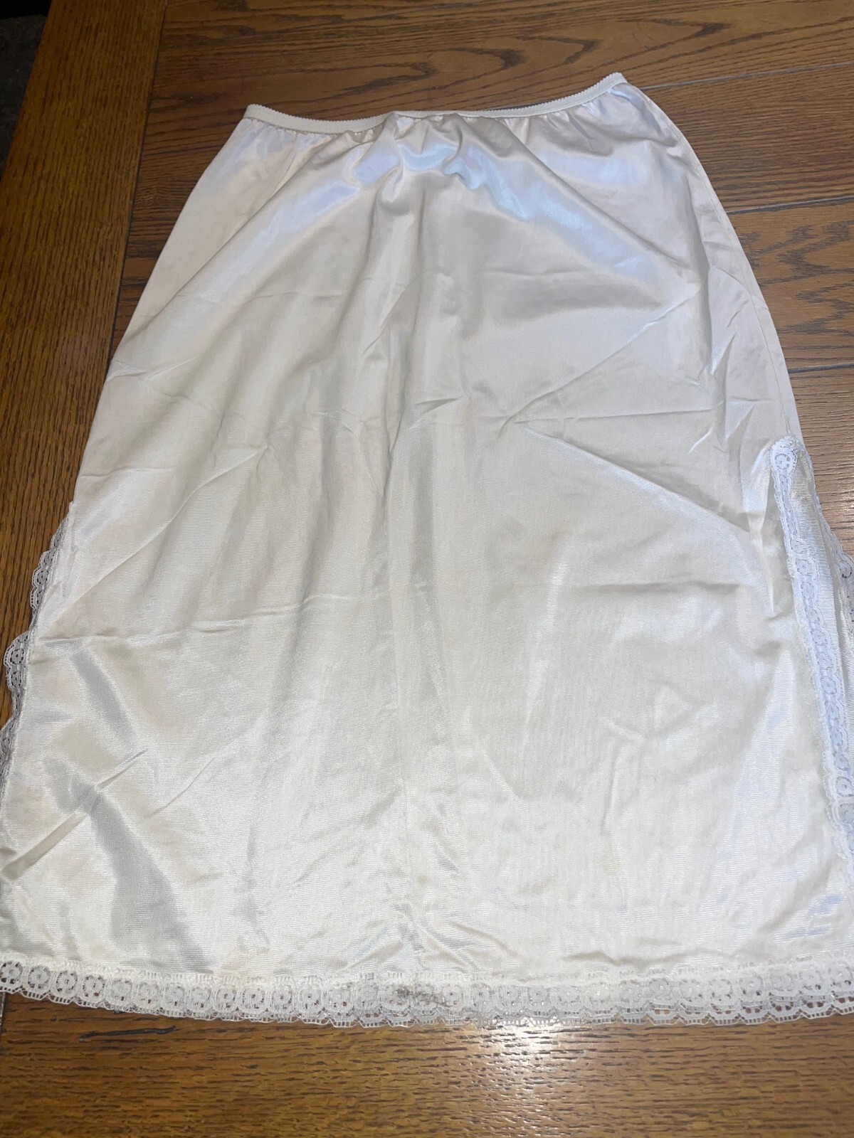 Komar Off White Nylon Ladies Side Slits Half Slip – Women&rsquo;s Size S Average 25&Prime;